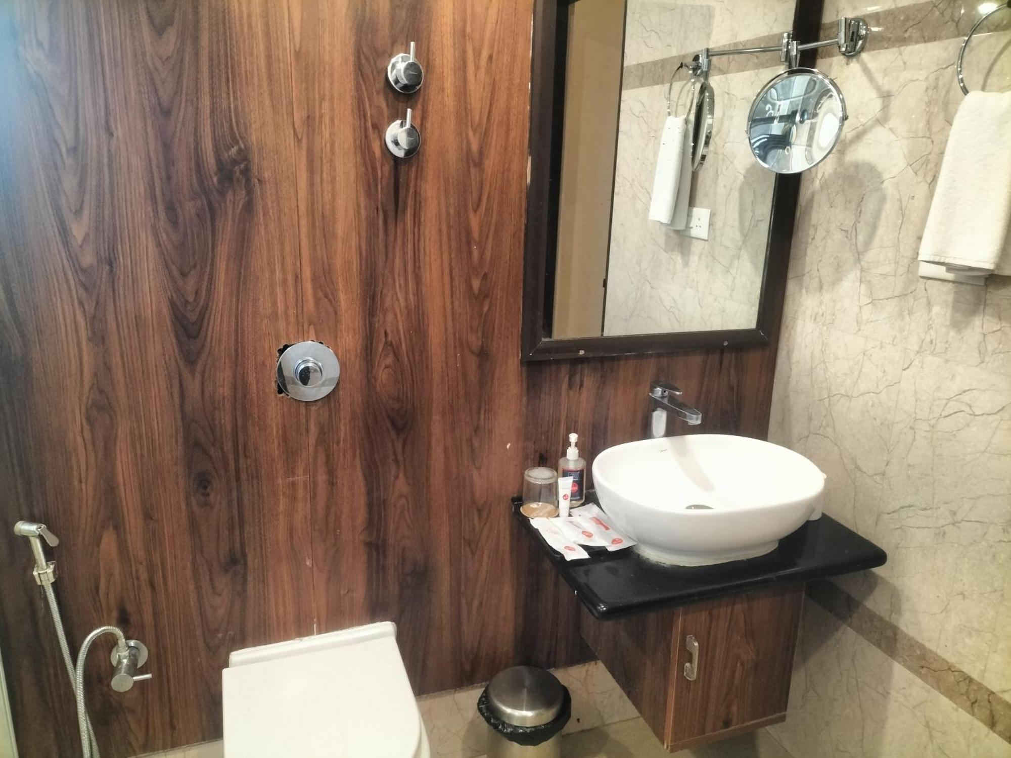 Zip By Spree Hotels Surabi International Vellore Ngoại thất bức ảnh